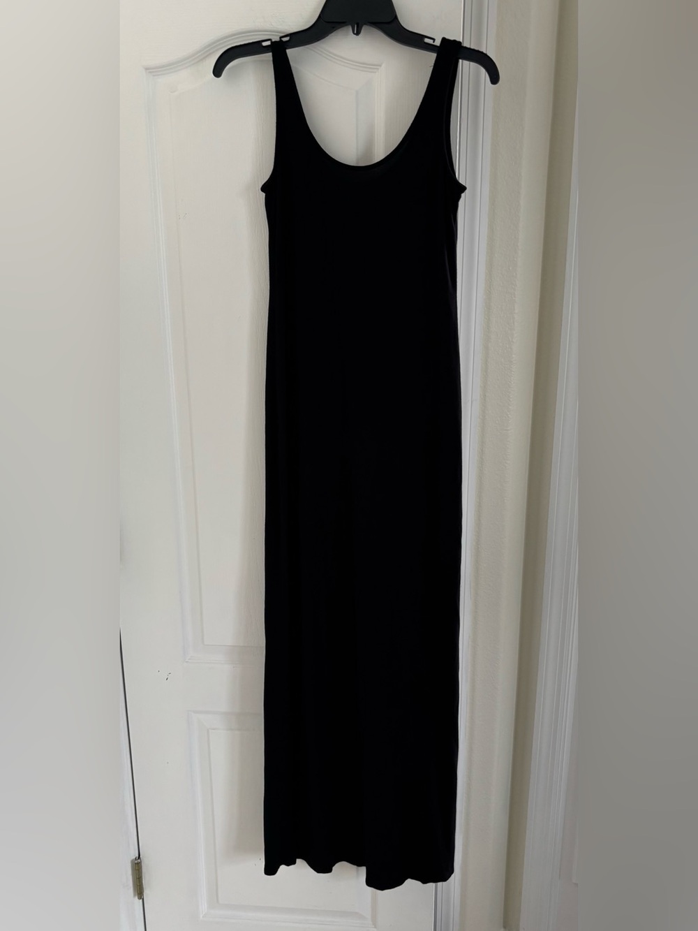 Women’s Forever 21 Black Scoop Neck Maxi Dress